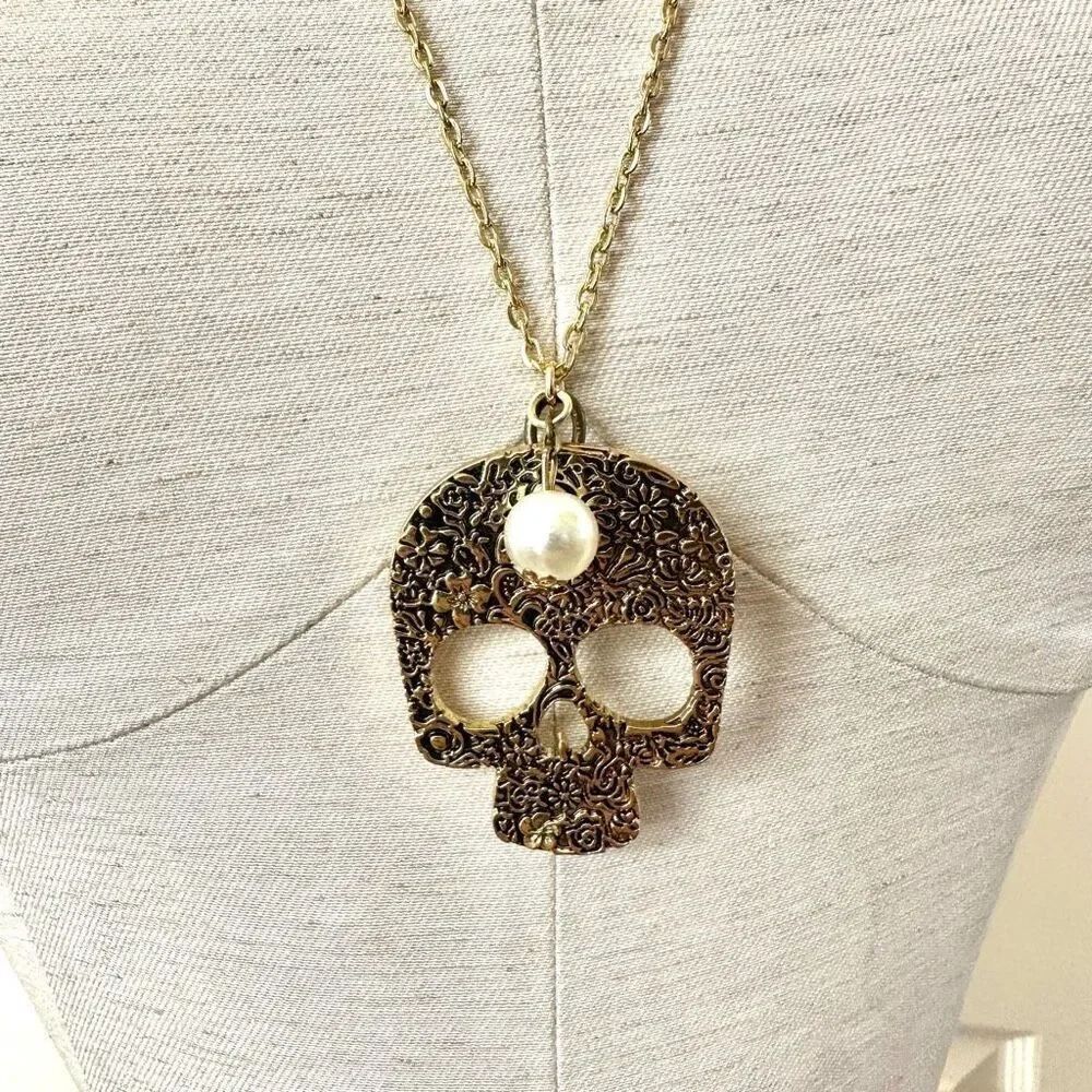 Gold tone skull faux pearl pendant necklace